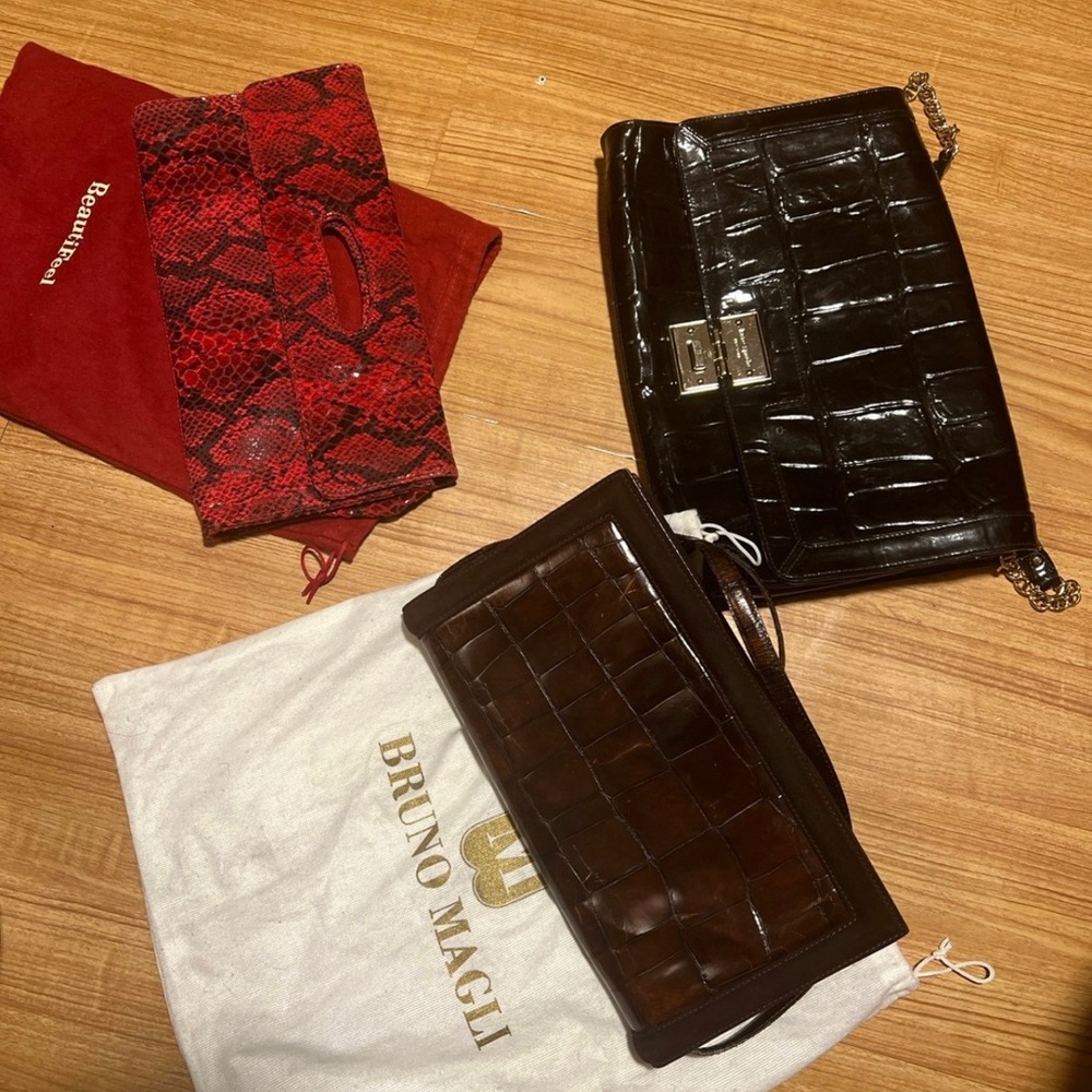Women’s shoulder bags slightly used great for going out and looking stylish